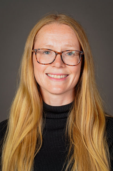 en person med langt blondt hår en person med langt blondt hår