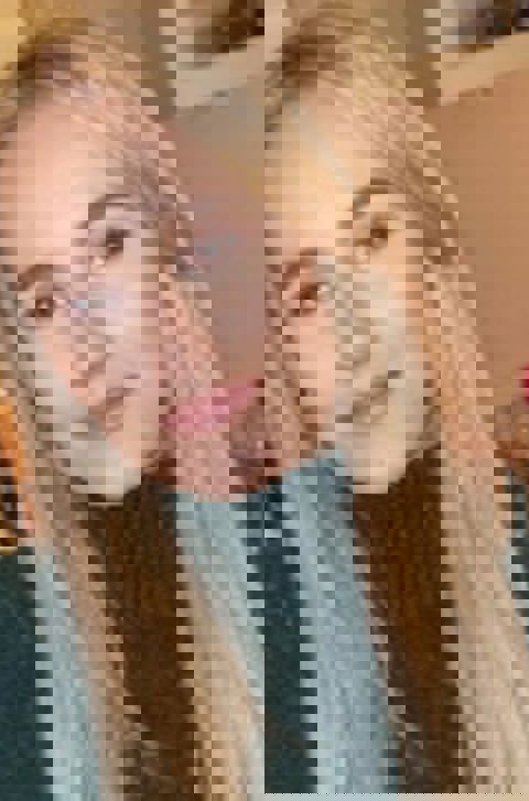 en person med blondt hår